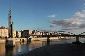 Lebre: Monument to the 'batalla de l'Ebre' (the Ebro