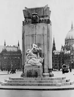 Revolutions: Monument in Budapest, 1934