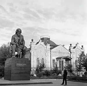 Mendeleev: Monument to Dmitry Mendeleev in Tobolsk, 1968