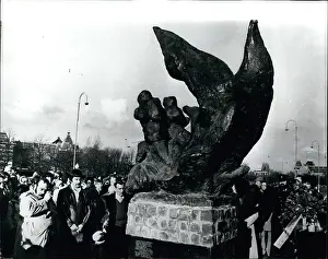 19600104: Monument to gipsies in Museum Square, Amsterdam