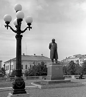Krylov: Monument to Ivan Krylov in Kalinin, 1960