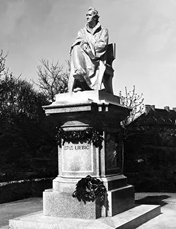 1803: Monument to Justus von Liebig