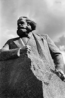 Marx: Monument to K.Marx in Moscow