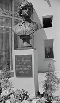 Partisan: Monument to L. Golikov at the VDNKh