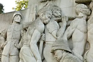 Loango: Monument a la gloire de la colonisation, Porte