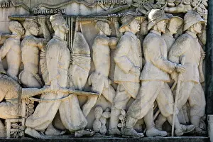 Loango: Monument a la gloire de la colonisation, Porte
