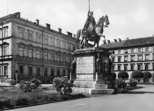 Odeonsplatz: Monument of Ludwig I on the Odeonsplatz in Munich
