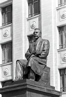 Faculty: Monument to P.Lebedev