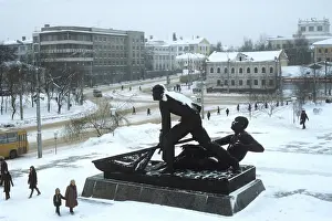 Dynin: Monument to Russian revolutionaries in Ivanovo, 1985