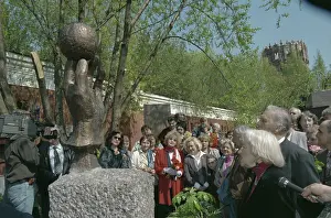 Residents: Monument To Sergei Obraztsov