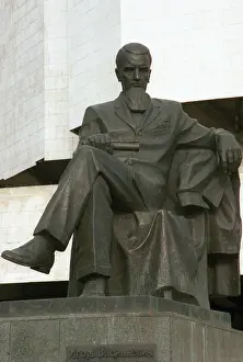 Kurchatov: Monument to Soviet nuclear physicist Igor Kurchatov, 1999