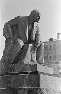 Sovetskaya: Monument to V. Lenin in Moscow
