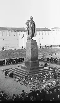 Belarus: Monument to Vladimir Lenin in Astrakhan