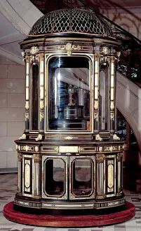 Sculpt: Monumental display cabinet