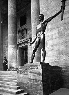 Arno: Monumental sculpture by Arno Breker