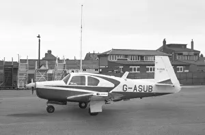 Mooney: Mooney M.20E Mark 21 G-ASUB