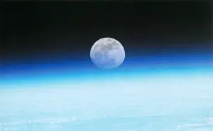 Moonrise: Moonrise From Space, STS-103