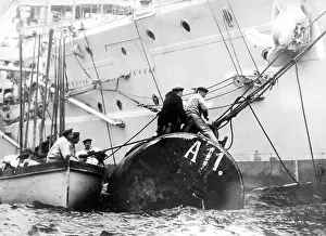 Mooring: Mooring of a German warship in the port