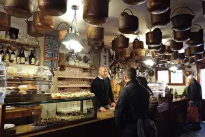 Snack: Do Mori - the oldest bar in Venice