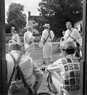 Pints: Morris Dancing
