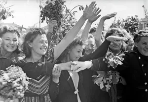 Sitnikov: Moscovites welcoming back Soviet soldiers
