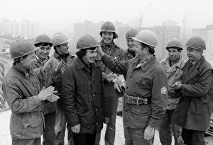 Congratulates: Moscow builders, 1978