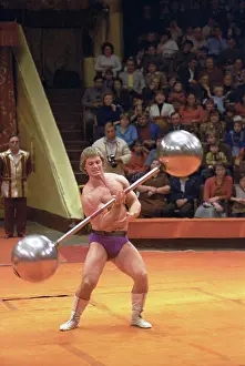 Heavyweight: Moscow circus, 1982