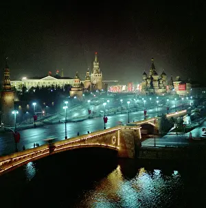 Bolshoy: Moscow illuminated for Revolution anniversary