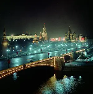Blessed: Moscow illuminated for Revolution anniversary
