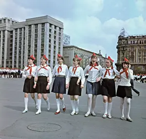 Pioneers: In Moscow streets, 1970