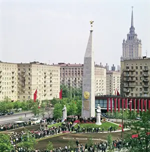 Unveiling: Moscow views, 1977