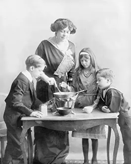 Peek: Mother with children, around 1900