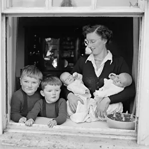 Munden: Mother And Children