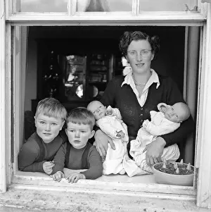 Munden: Mother And Children