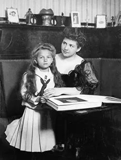 Distinguished: Mother with daughter, 1906