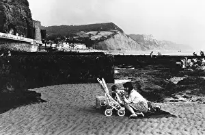 Britainroger: Mother and daughter on the beach