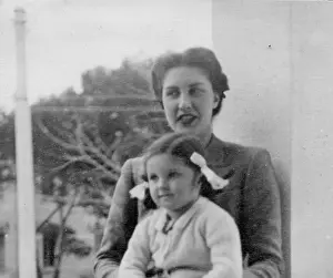 Ribbons: Mother and daughter, Italy