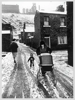 Skinningrove: MOTHER PUSHING PRAM