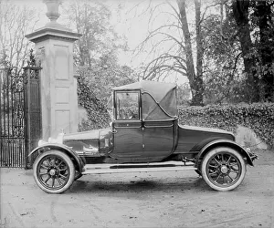 Foots: Motor Car Returning to Foots Cray Place