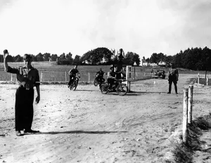 Opel: Motor HJ members during training rides, 1938