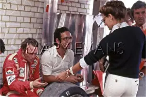 Lauda: Motor racing Ferrari pits