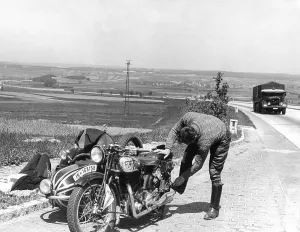 Besides: Motorcycle breakdown next to a highway, 1939
