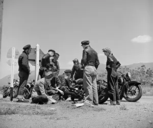 Tntarlcgr: Motorcycle party stopped for roadside repairs