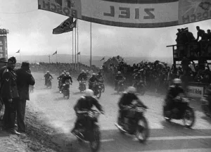 Drittes: Motorcycle race at the Sachsenring, 1939