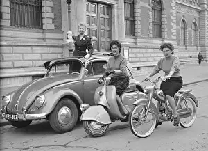 Vespa: Motorized women 1955