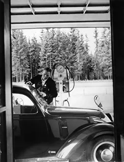 Attendant: Motorway gas station, 1937