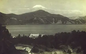 Ashinoko: Mount Fuji, Japan - Hotel in the foreground
