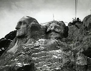 Midwest: Mount Rushmore sculptures of Washington and Jefferson