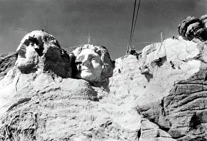 Rushmore: MOUNT RUSHMORE-The mountain under construction ?