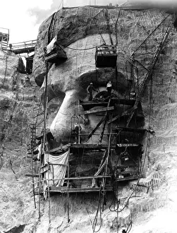 Gutzon: MOUNT RUSHMORE, workers under the direction ?